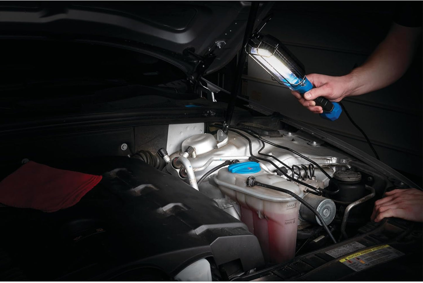 Performance Tool W2237 25' 18GA 1,000 lumen 120V LED Drop Light with Extra Built in 120V Outlet, 1 Pack